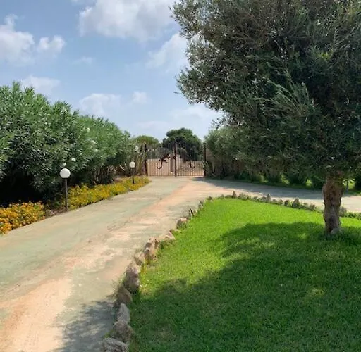 Maveda, Un Dammuso Immerso Nel Verde *